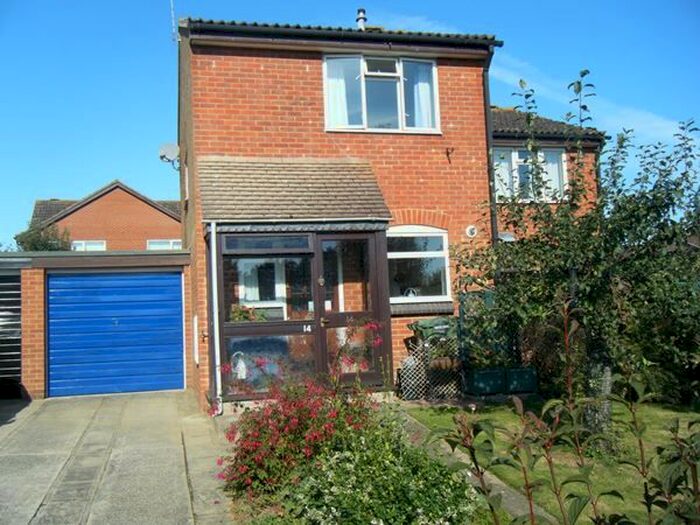 2 Bedroom Detached House To Rent In Hazelrig Drive, Thame, OX9