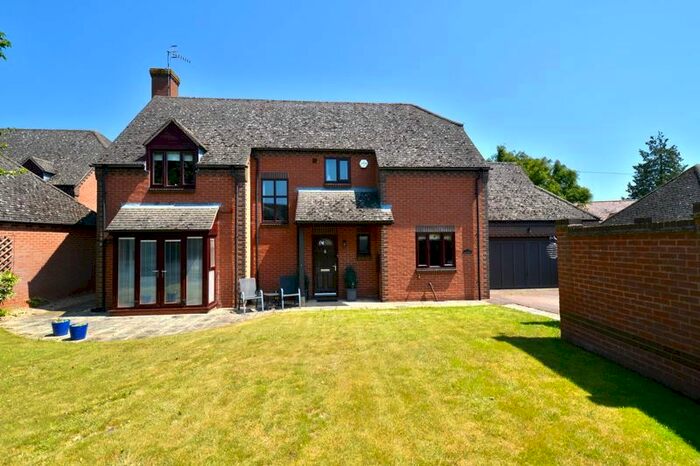 4 Bedroom Detached House For Sale In Finch Lane, Harvington, Evesham, WR11