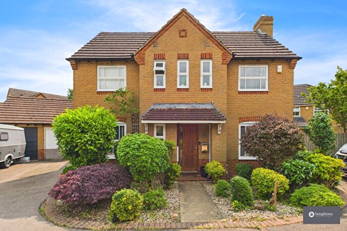 4 Bedroom Detached House For Sale In Nightingale Close, Brackley, NN13