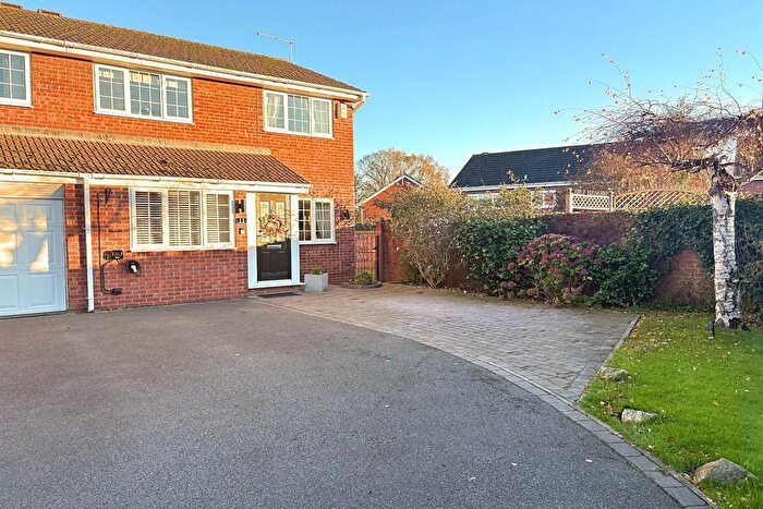 3 Bedroom Semi-detached House For Sale In Gleneagles Drive, Holmes Chapel, CW4