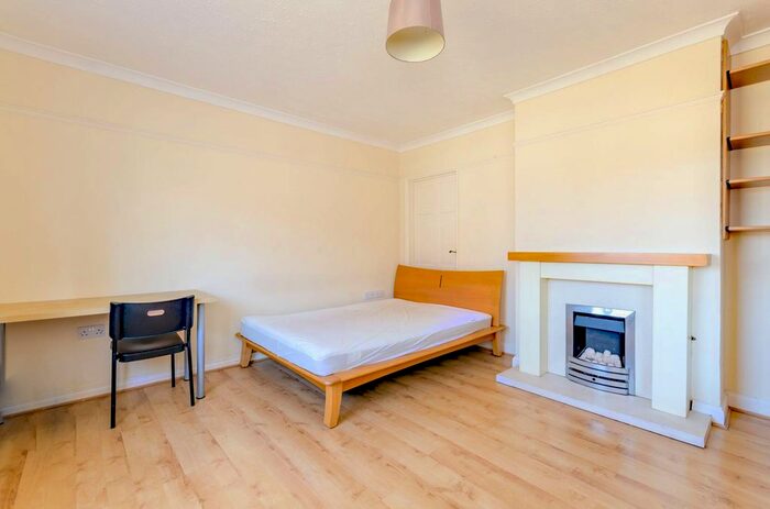 4 Bedroom Semi-Detached House To Rent In Hornbeam Road, Stoughton, Guildford, GU1