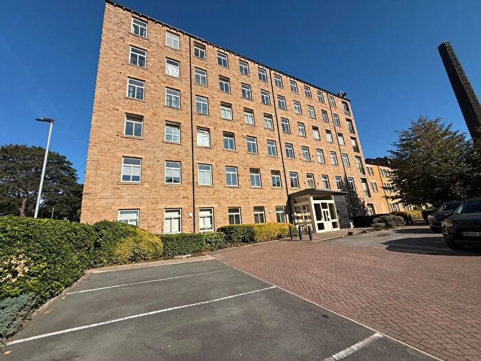 2 Bedroom Flat For Sale In Textile Street, Dewsbury, WF13