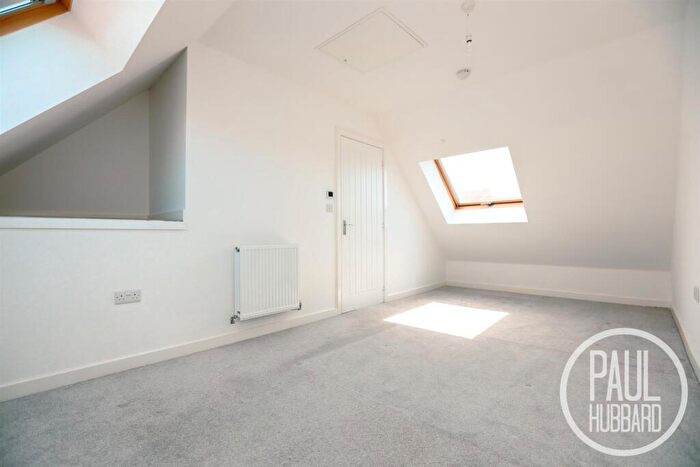 3 Bedroom Semi-Detached House For Sale In Lyncoln Drive, Oulton, NR32