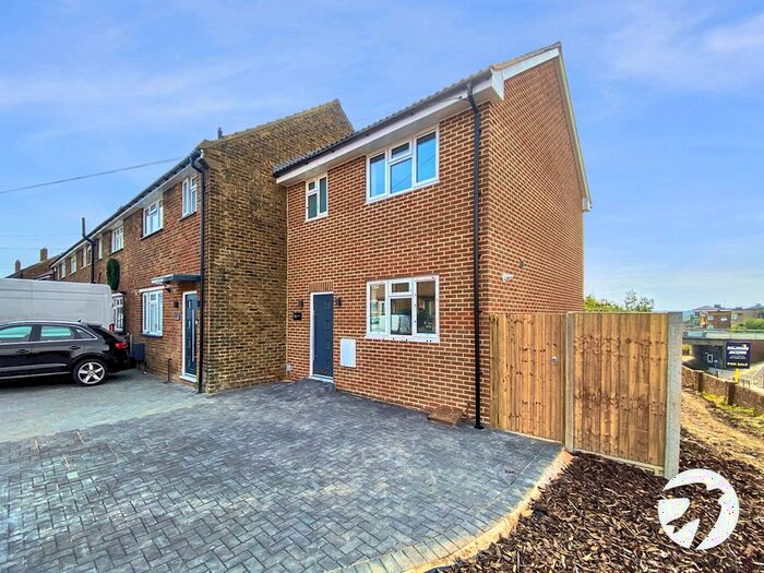 3 Bedroom End Of Terrace House To Rent In Groombridge Close, South Welling, Kent, DA16