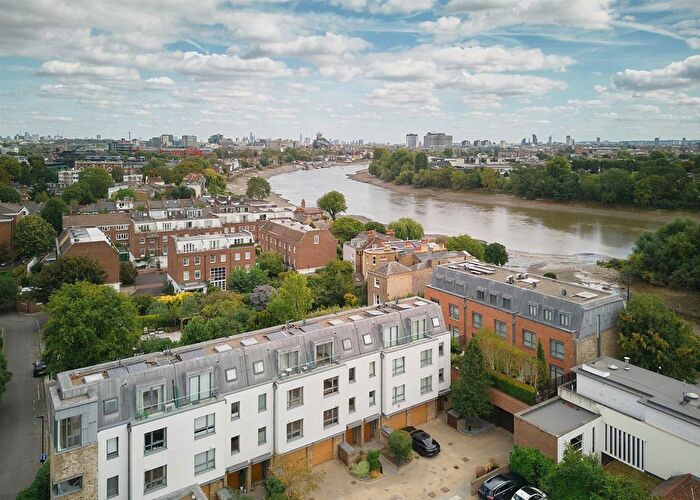 3 Bedroom Town House For Sale In Netheravon Road South, Chiswick, W4