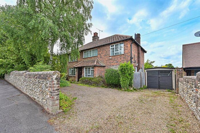 4 Bedroom Detached House For Sale In Manland Avenue, Harpenden, AL5