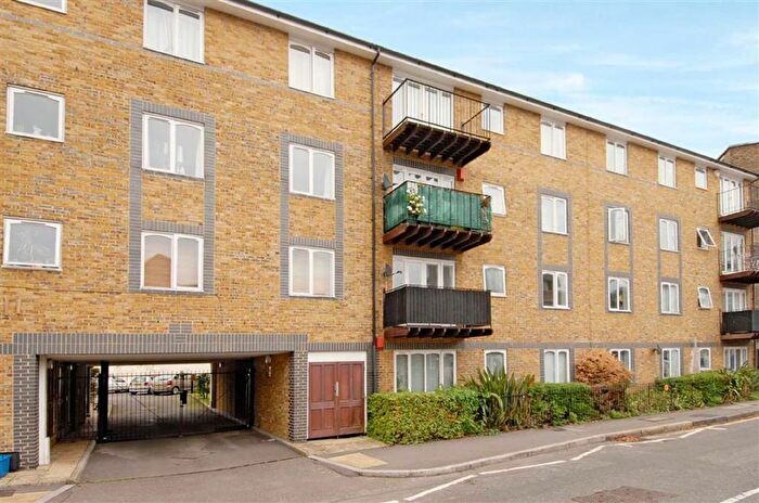 2 Bedroom Flat To Rent In Webber Street, London, SE1