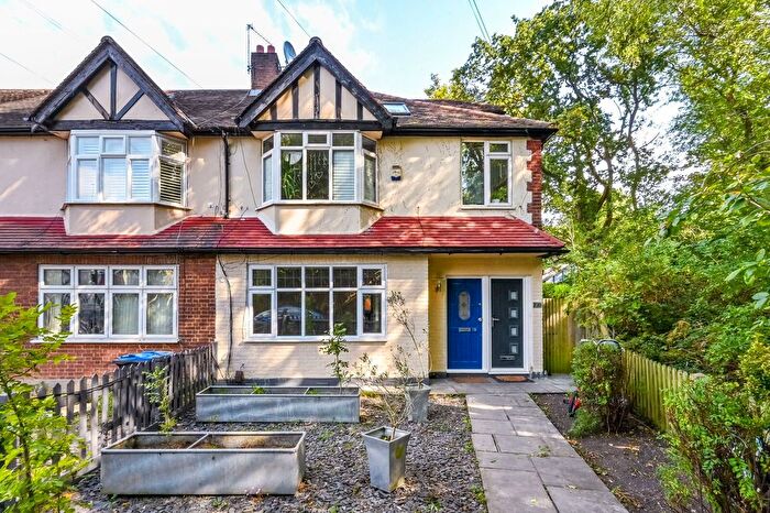 2 Bedroom Maisonette To Rent In Heyford Avenue, Merton Park, London, SW20
