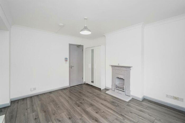 1 Bedroom Flat To Rent In Elphinstone Road, Walthamstow, E17