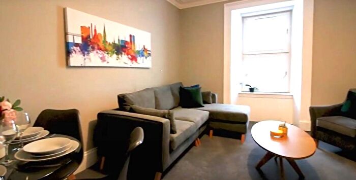 2 Bedroom Flat To Rent In Nethergate, City Centre, Dundee, DD1