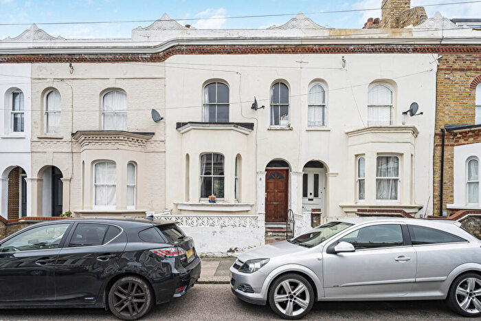 3 Bedroom Terraced House For Sale In Mayall Road, London, SE24