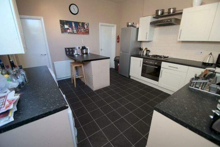 6 Bedroom Terraced House To Rent In Hartley Avenue, Woodhouse, Leeds, LS6