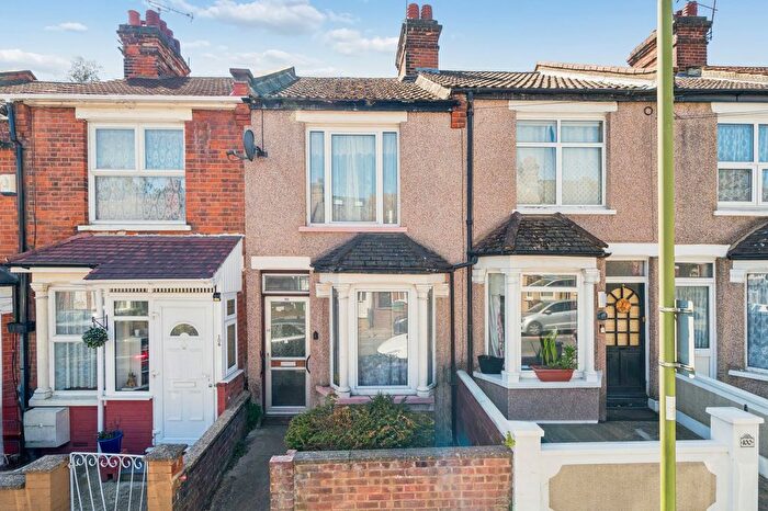 2 Bedroom Terraced House For Sale In St. James Road, Watford, WD18