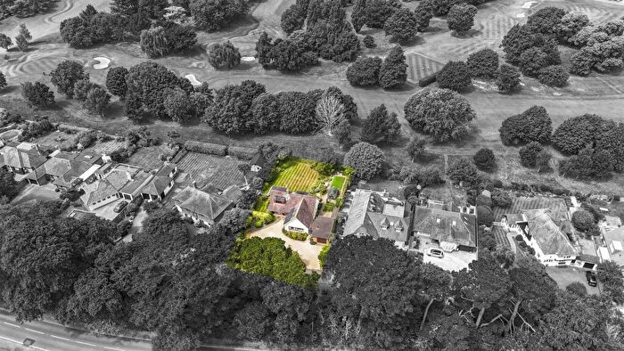 3 Bedroom Detached Bungalow For Sale In North Drive, Angmering, Littlehampton, BN16