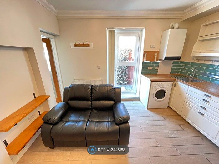 1 Bedroom Flat To Rent In Euclid Street, Swindon, SN1