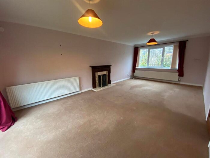 5 Bedroom Detached House To Rent In Brendon Drive, Huddersfield, HD2