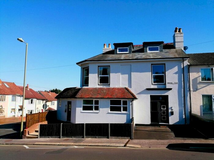 1 Bedroom Maisonette For Sale In Windmill Road, La Fontaine Court, GU12