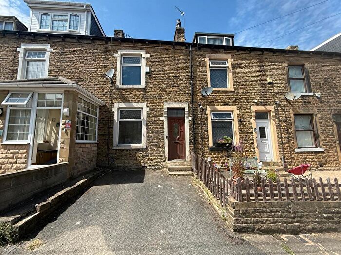 3 Bedroom Terraced House For Sale In Hastings Place, Bradford, BD5
