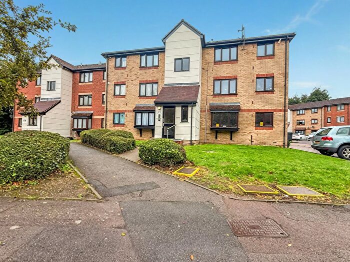 1 Bedroom Flat For Sale In Magpie Close, Enfield, EN1