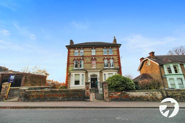 1 Bedroom Flat To Rent In Windmill Street, Gravesend, Kent, DA12