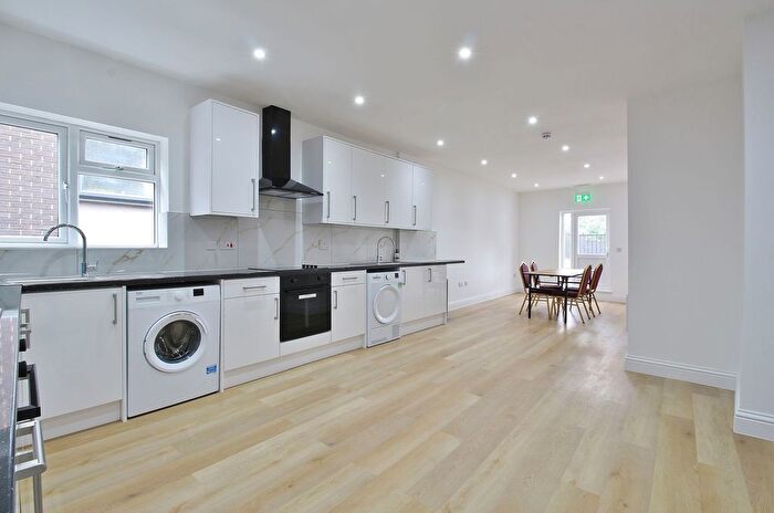 1 Bedroom Studio To Rent In Bath Road, Hounslow, TW4