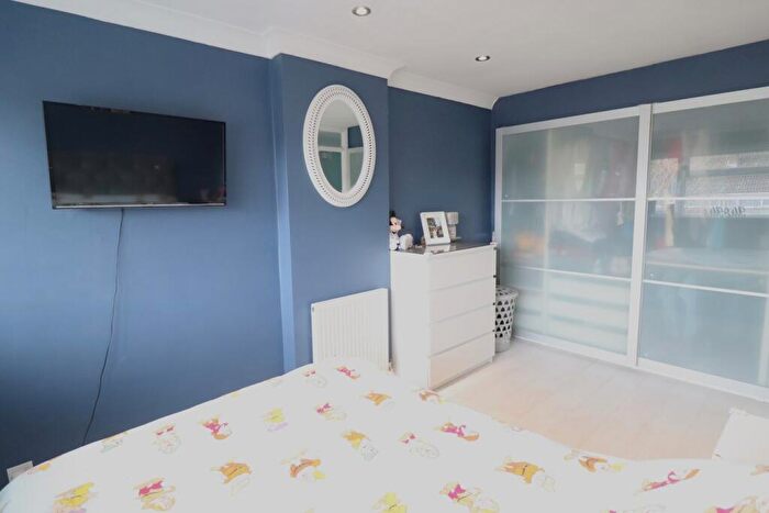 3 Bedroom Terraced House For Sale In Blackmore Walk, Rayleigh, SS6