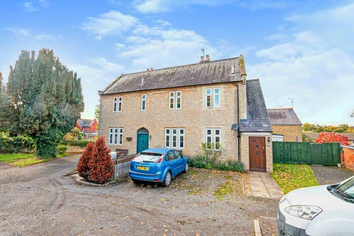 1 Bedroom Ground Flat To Rent In Hollington Road, Raunds, Wellingborough, NN9