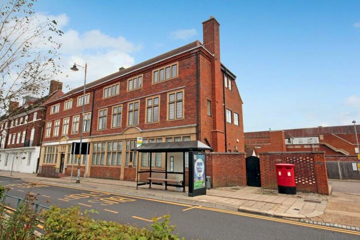 2 Bedroom Apartment To Rent In Broadway, Letchworth Garden City, SG6