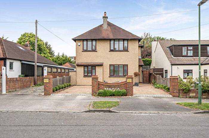 4 Bedroom Detached House To Rent In Woodcote Green, Wallington, SM6