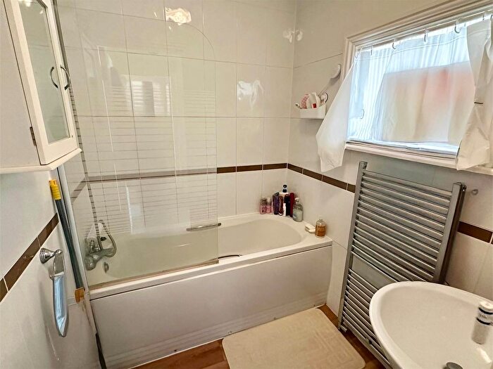 1 Bedroom Flat To Rent In Charminster Road, Bournemouth, BH8