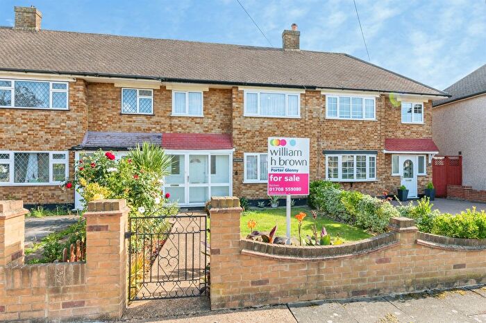 3 Bedroom Terraced House For Sale In Nelson Road, Rainham, RM13