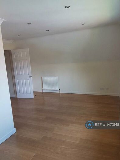 2 Bedroom Flat To Rent In Cobbett Court, Southampton, SO18