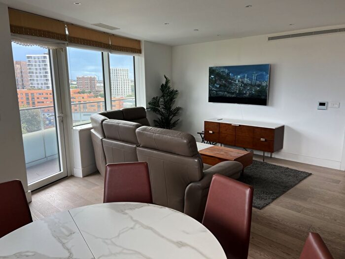 2 Bedroom Flat To Rent In Lombard Road, London, SW11