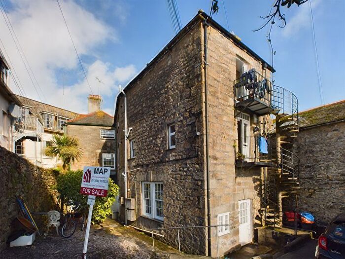 1 Bedroom Flat For Sale In Saracen Place, Penryn - Tucked Away Position, TR10