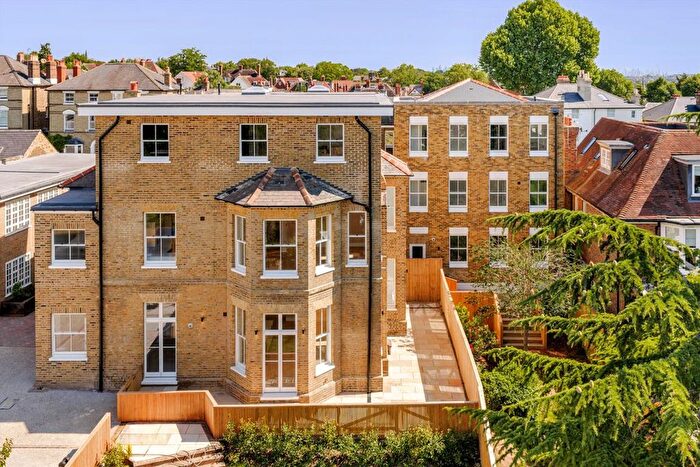 3 Bedroom Flat For Sale In Thornton Road, Wimbledon, SW19