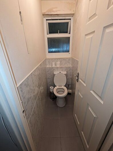 2 Bedroom Flat For Sale In Charles Square, London, N1