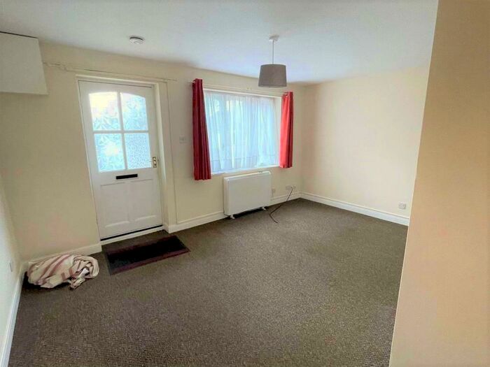 1 Bedroom Flat To Rent In Mascotte Gardens, Hornsea, HU18
