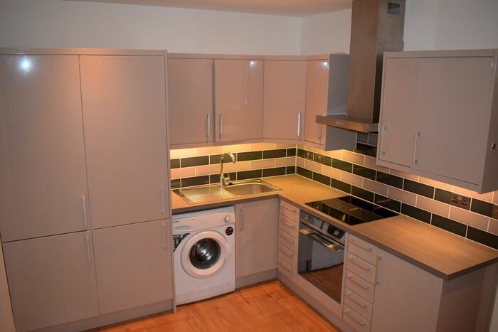 1 Bedroom Flat To Rent In High Street, Addlestone, KT15