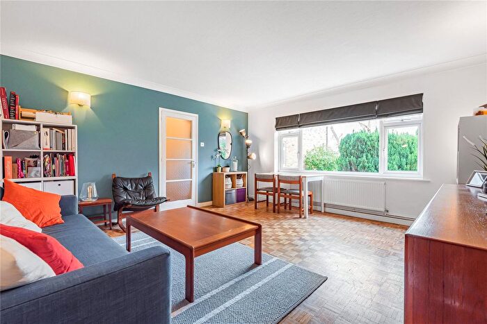 2 Bedroom Flat To Rent In Broad Lane, Hampton, TW12