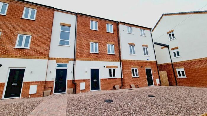 2 Bedroom House To Rent In High Street, Princes End, Tipton, DY4