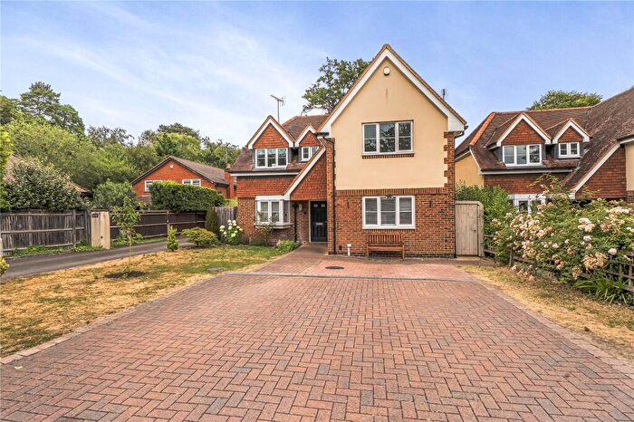 4 Bedroom Detached House To Rent In Alexander Close, Finchampstead, Wokingham, Berkshire, RG40