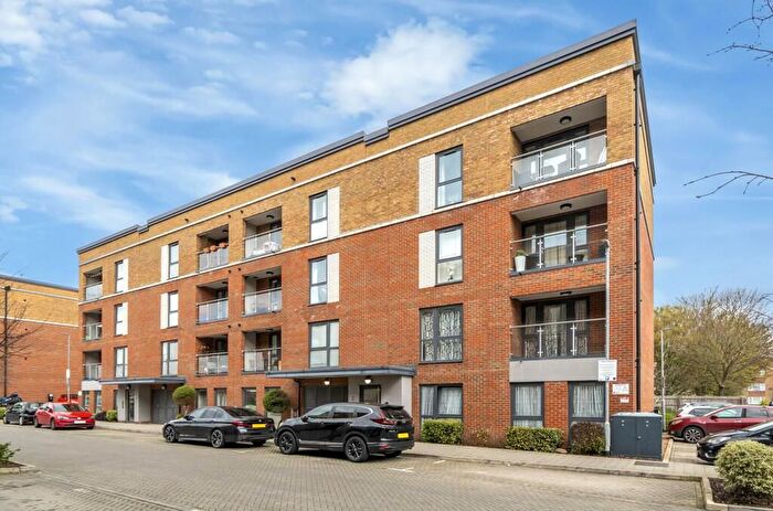 2 Bedroom Flat To Rent In Arla Place, Ruislip, HA4