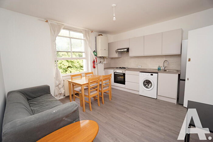 2 Bedroom Flat To Rent In Flat, Caledonian Road, London, N1