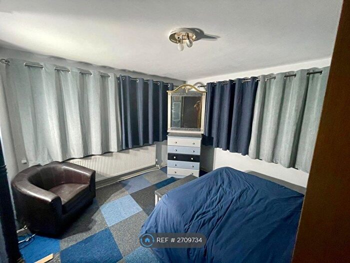 2 Bedroom Flat To Rent In Holmdene Court, Bournemouth, BH2