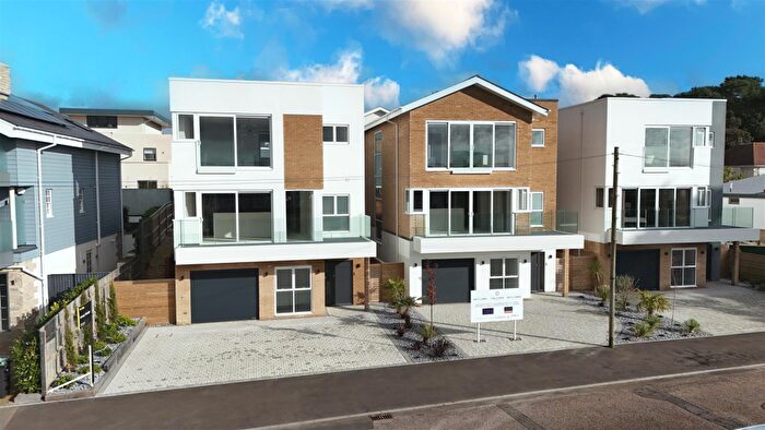 4 Bedroom Detached House For Sale In Dorset Lake Avenue, Lilliput, BH14