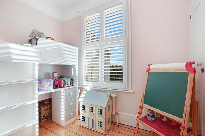 4 Bedroom Detached House For Sale In Goddington Road, Rochester, Kent, ME2