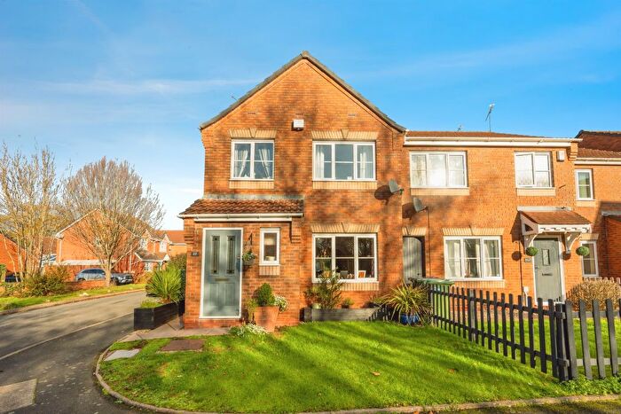 3 Bedroom End Terrace House For Sale In Brecon Avenue, Worcester, WR4