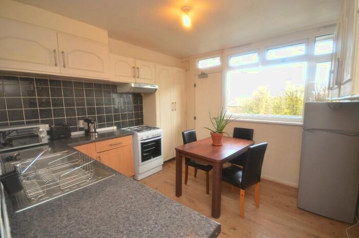 3 Bedroom Flat To Rent In Sceaux Gardens, Camberwell, London SE5