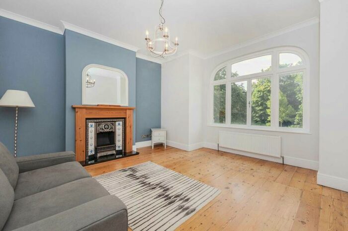 4 Bedroom Flat To Rent In Emmanuel Road, Balham, SW12