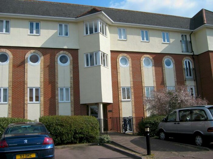 1 Bedroom Flat To Rent In Walsingham Close, Hatfield, AL10